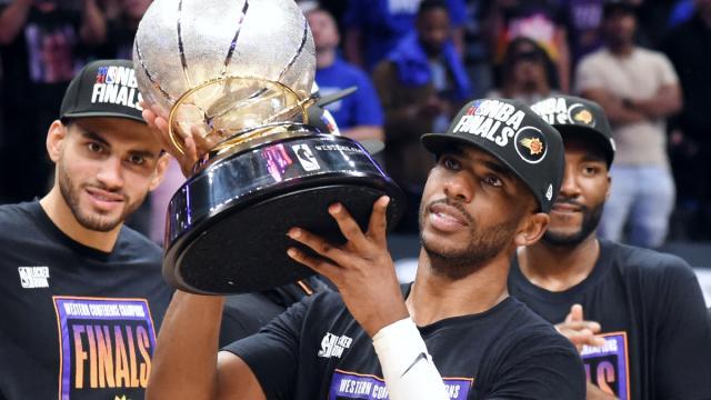 1625132909413078444.jpg chris-paul-trophy.jpg