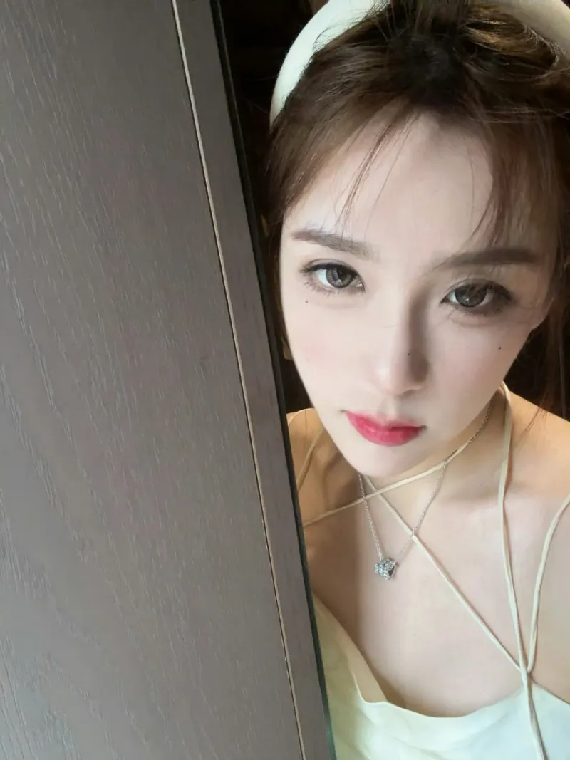 开云app-LPL官方解说Rita晒照：今天就不等你下课啦